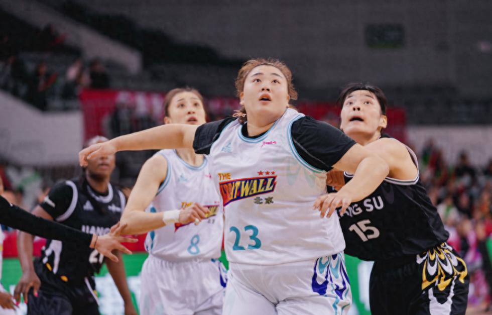 28分大勝！劉禹彤轉(zhuǎn)會首秀轟13分5板：北京這次挖墻腳賺翻了！