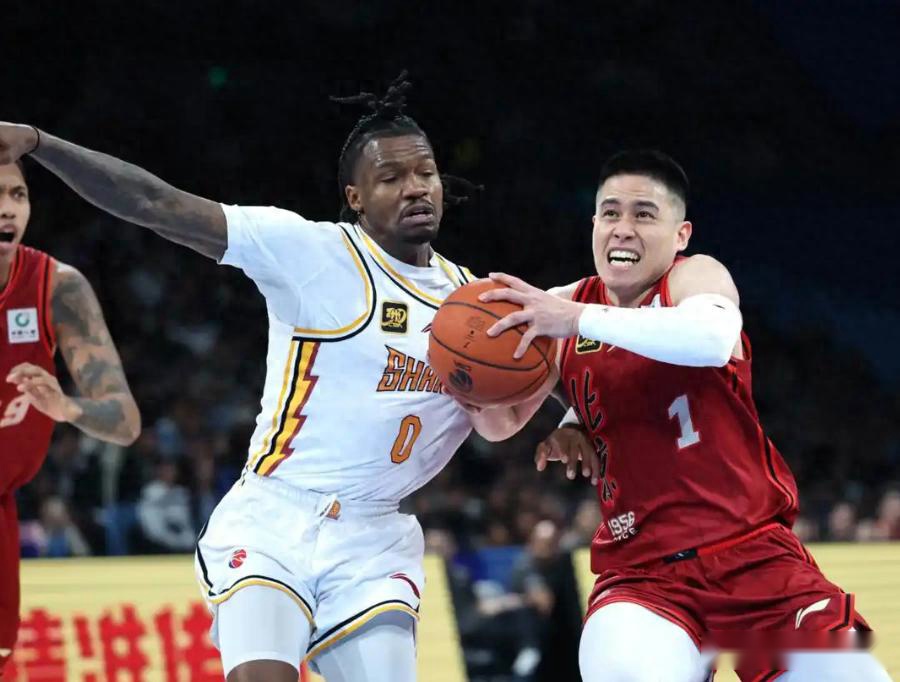 CBA全明星引爭(zhēng)議！小胡金金傷缺外，5大球星缺席，搞平均主義遭批